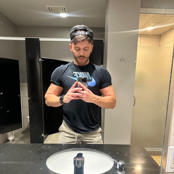 Meet your Posher, Clayton - Picture 4 of 4